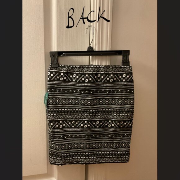 Simons TWIK black stretchy patterned skirt XS - Picture 2 of 3